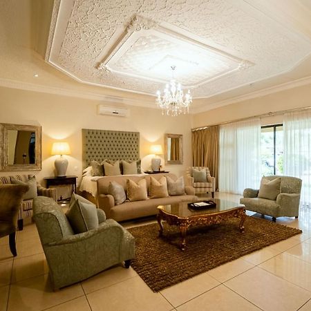 The Victoria Falls Deluxe Suites Esterno foto