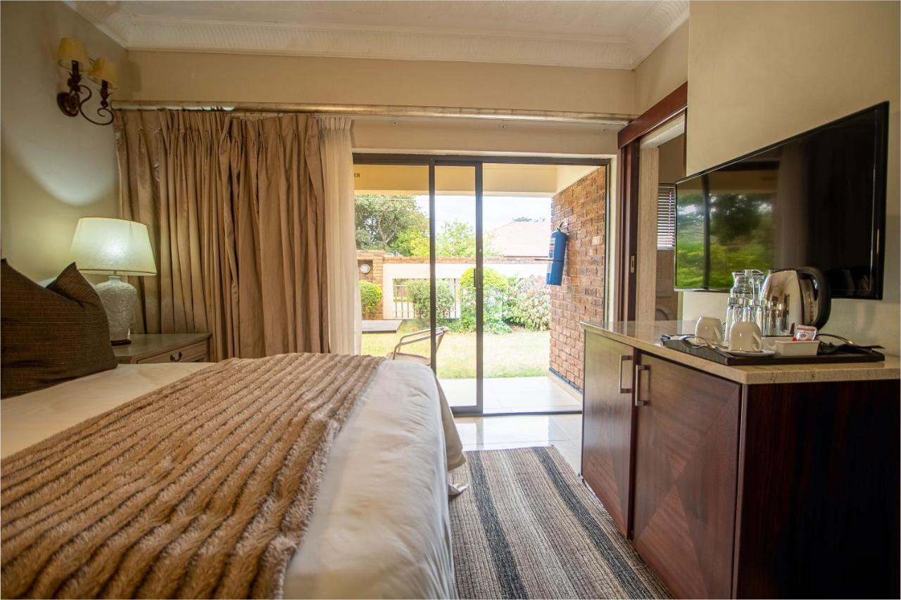 The Victoria Falls Deluxe Suites Esterno foto