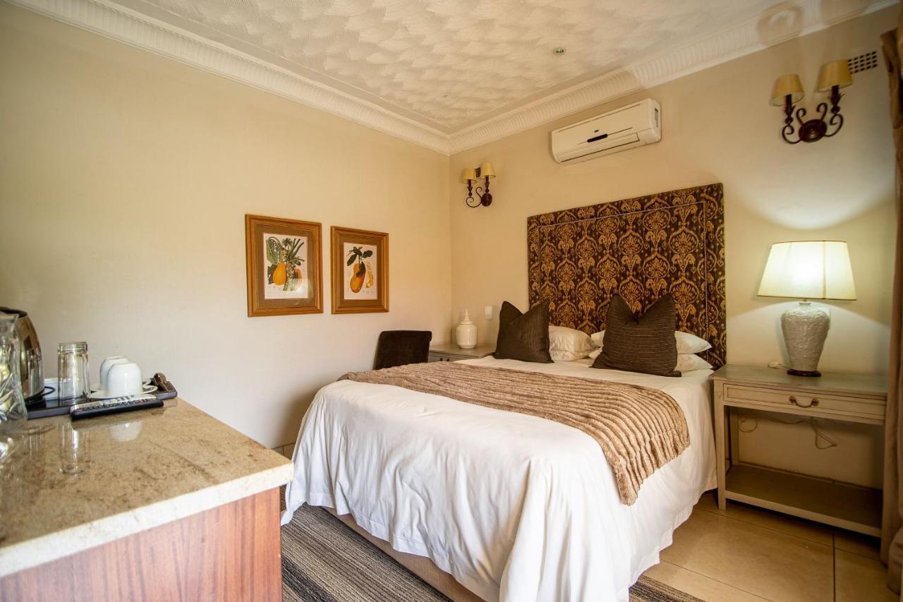 The Victoria Falls Deluxe Suites Esterno foto