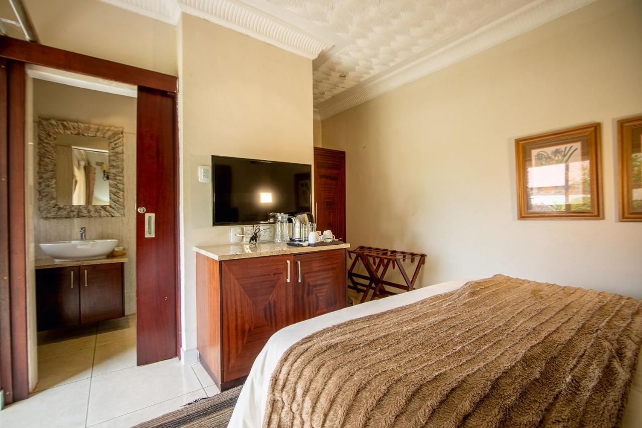 The Victoria Falls Deluxe Suites Esterno foto