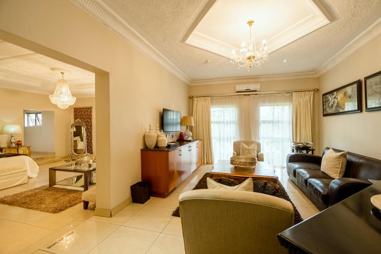 The Victoria Falls Deluxe Suites Esterno foto