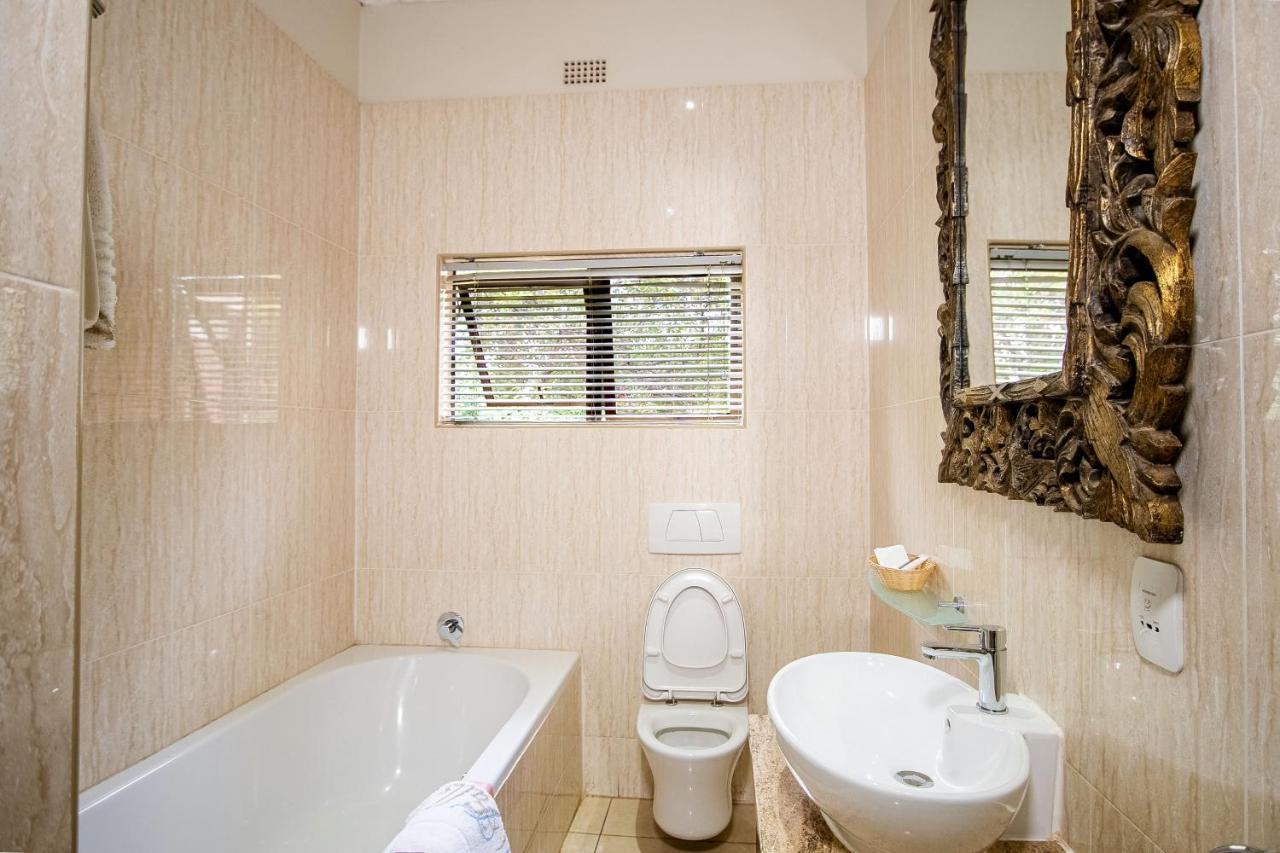 The Victoria Falls Deluxe Suites Esterno foto