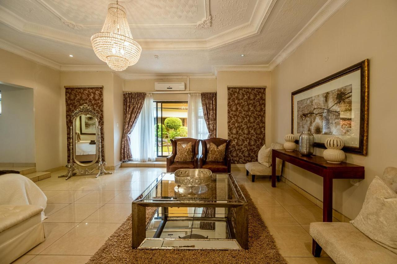 The Victoria Falls Deluxe Suites Esterno foto