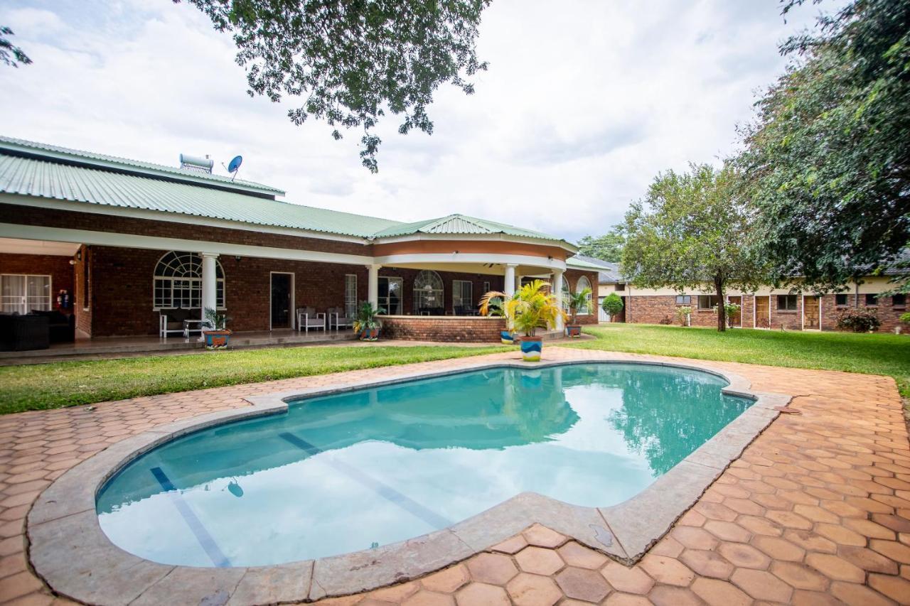 The Victoria Falls Deluxe Suites Esterno foto
