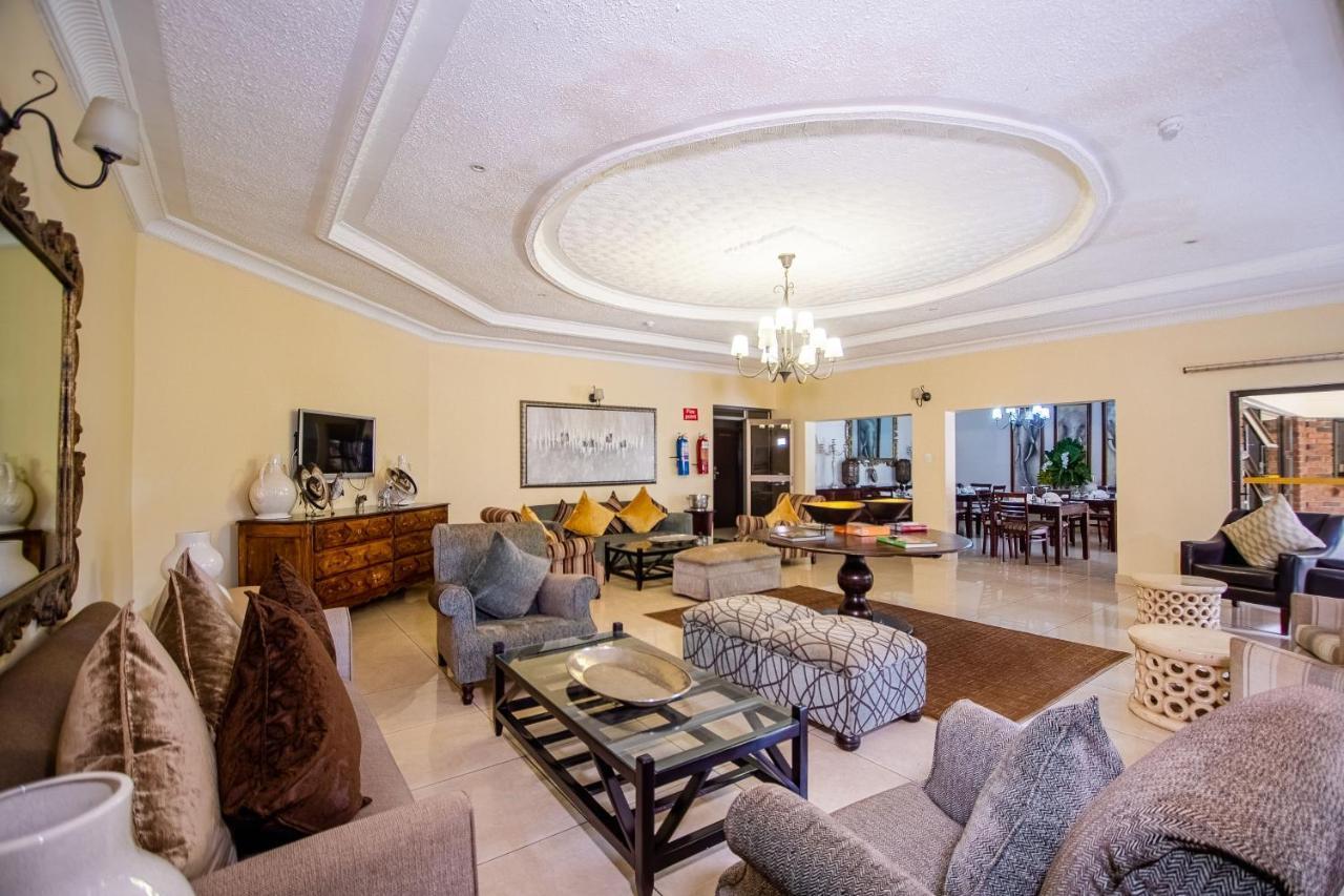 The Victoria Falls Deluxe Suites Esterno foto