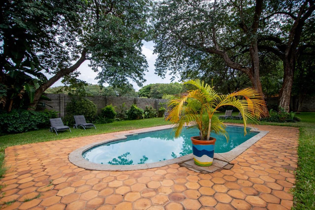 The Victoria Falls Deluxe Suites Esterno foto