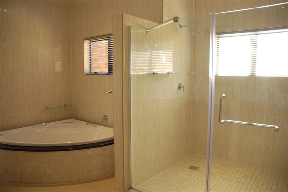 The Victoria Falls Deluxe Suites Esterno foto