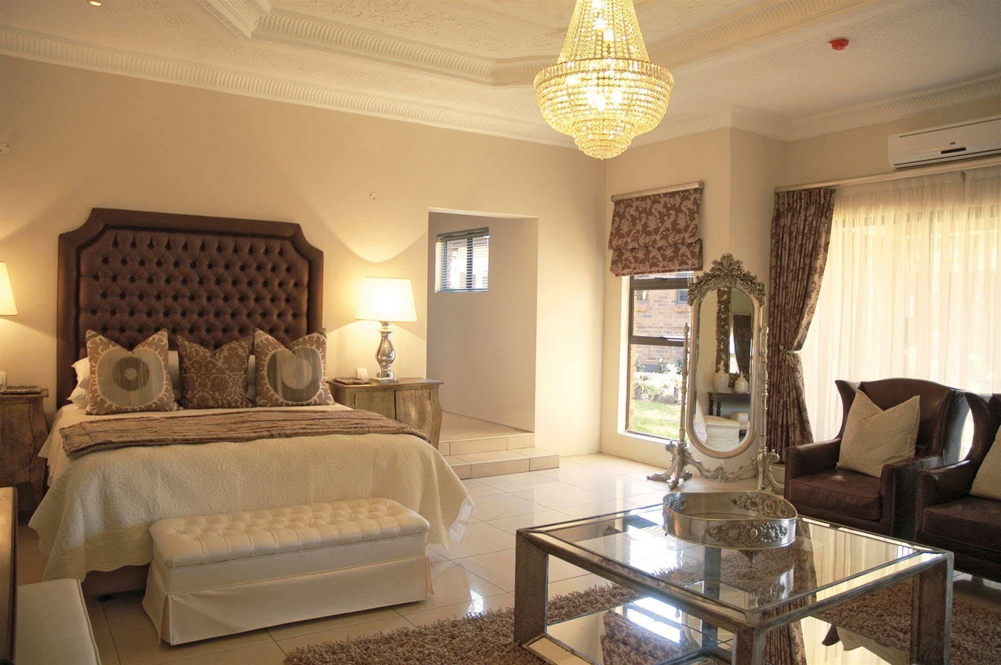 The Victoria Falls Deluxe Suites Esterno foto